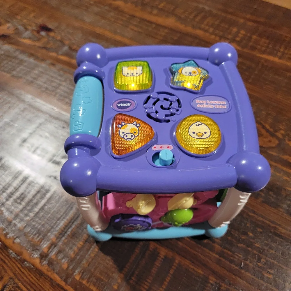 Vtech Busy Learners Activity Cube - Purple and Blue EUC Light‎ Up/Sound